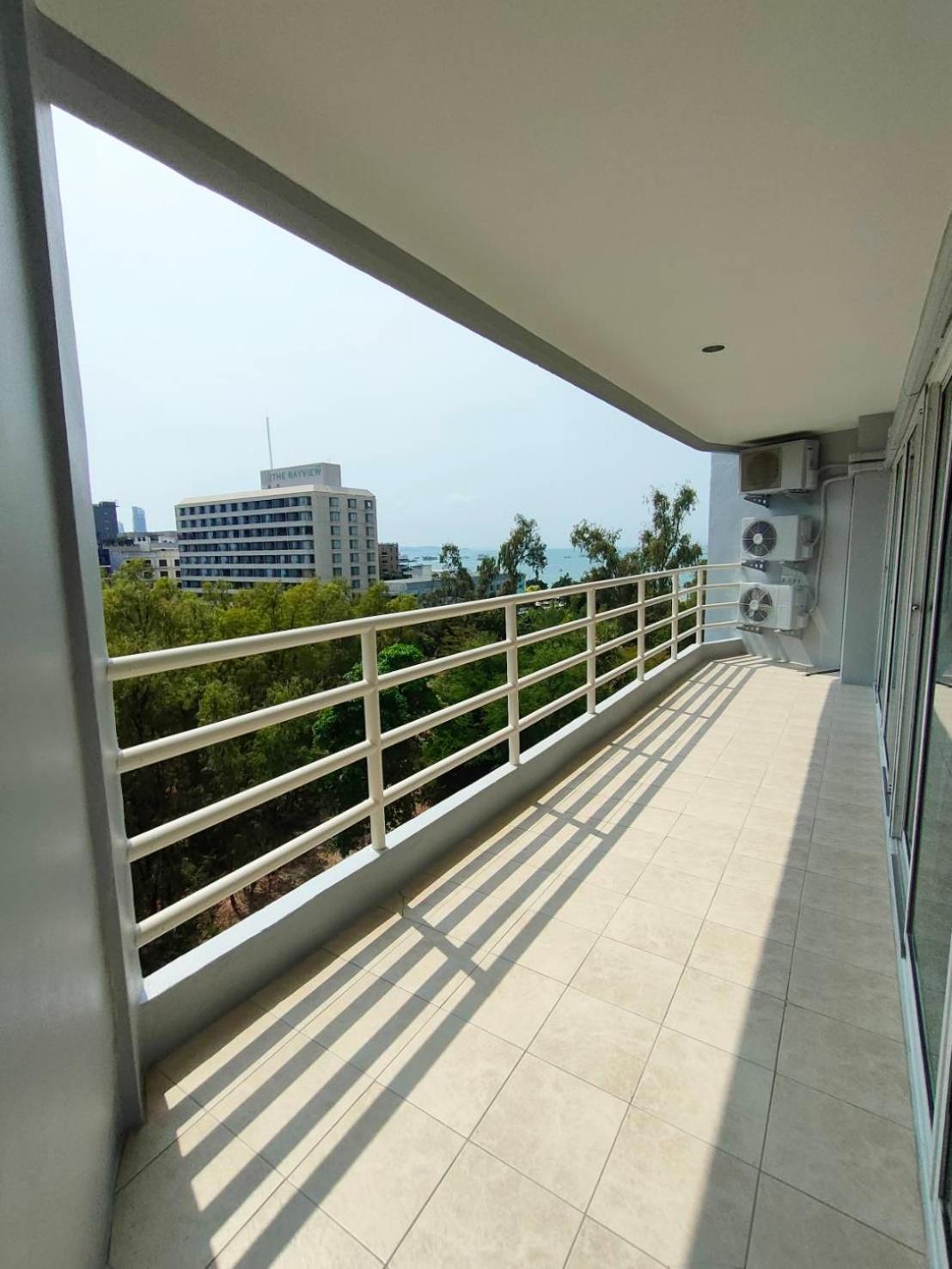 View Talay6 By Blue Ocean Suite Pattaya Exteriör bild
