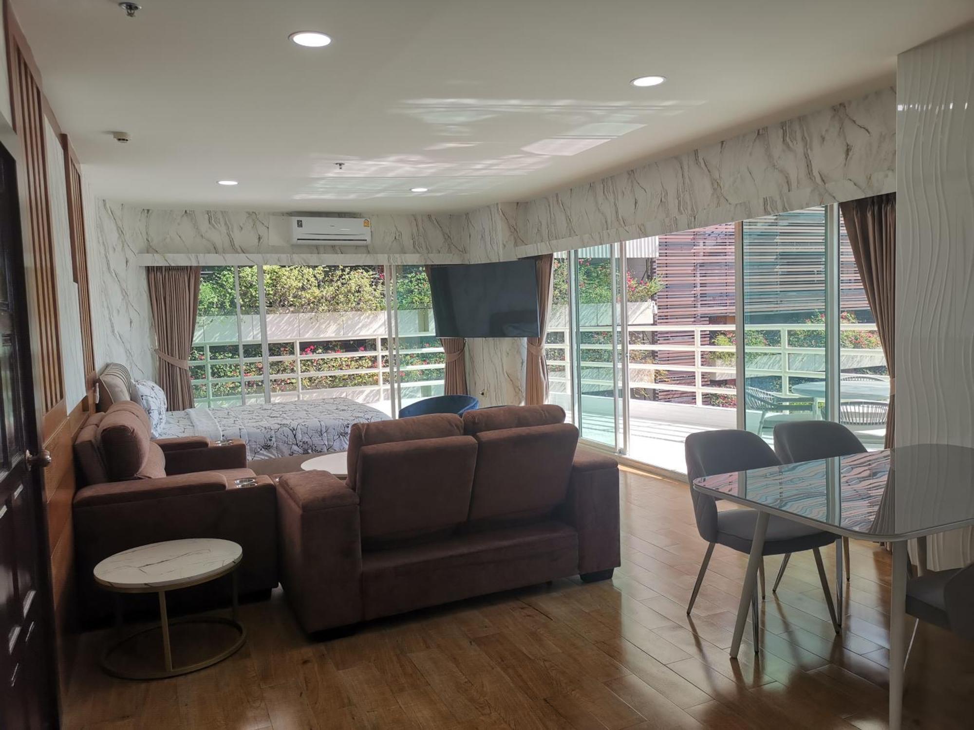 View Talay6 By Blue Ocean Suite Pattaya Exteriör bild