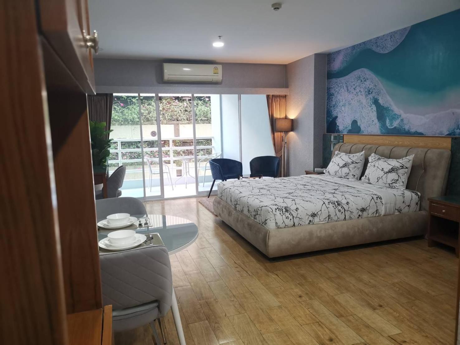 View Talay6 By Blue Ocean Suite Pattaya Rum bild