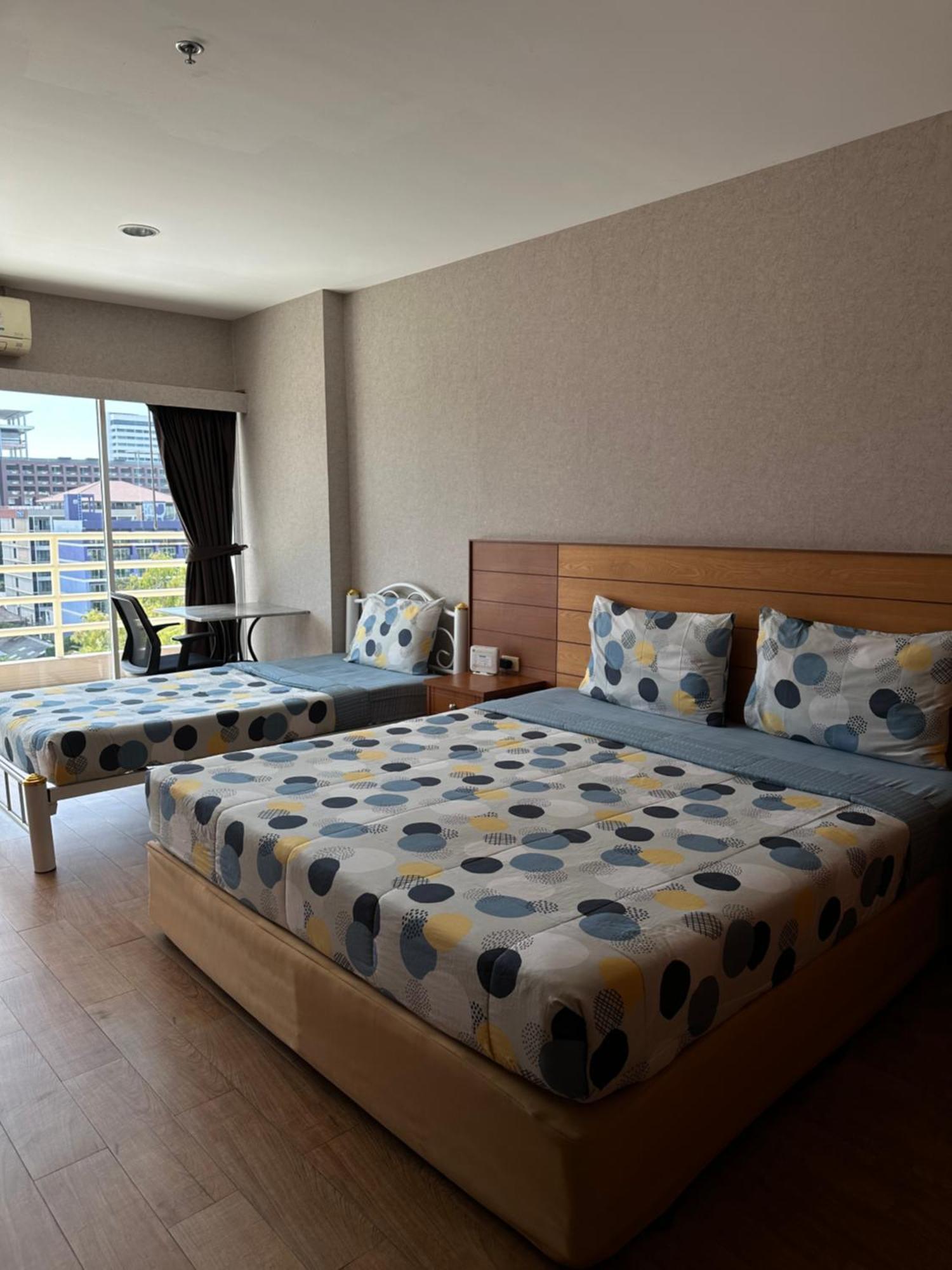 View Talay6 By Blue Ocean Suite Pattaya Exteriör bild