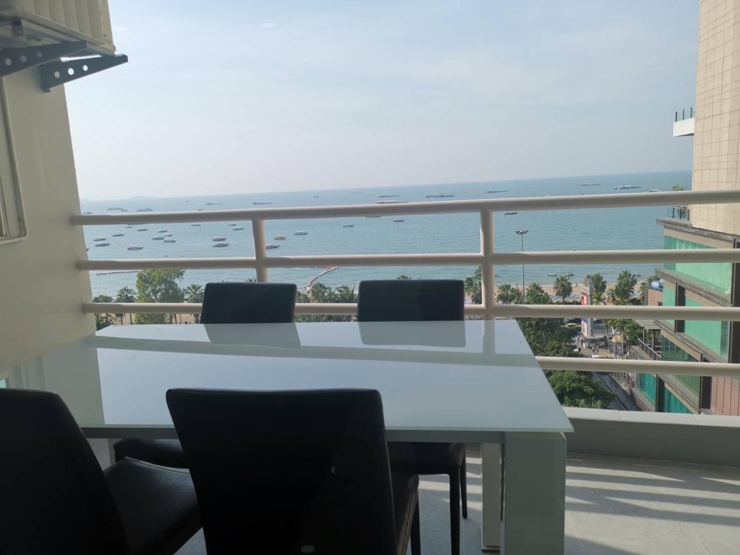 View Talay6 By Blue Ocean Suite Pattaya Exteriör bild