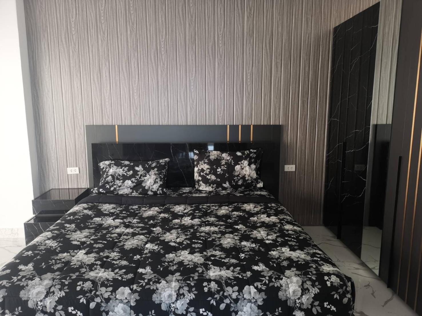 View Talay6 By Blue Ocean Suite Pattaya Exteriör bild