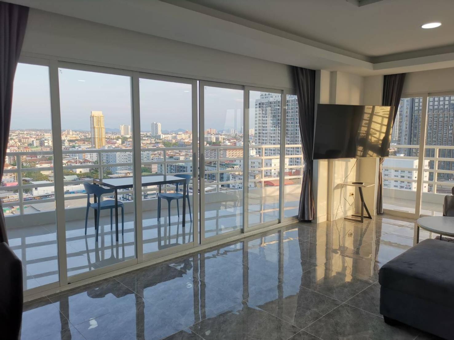 View Talay6 By Blue Ocean Suite Pattaya Exteriör bild
