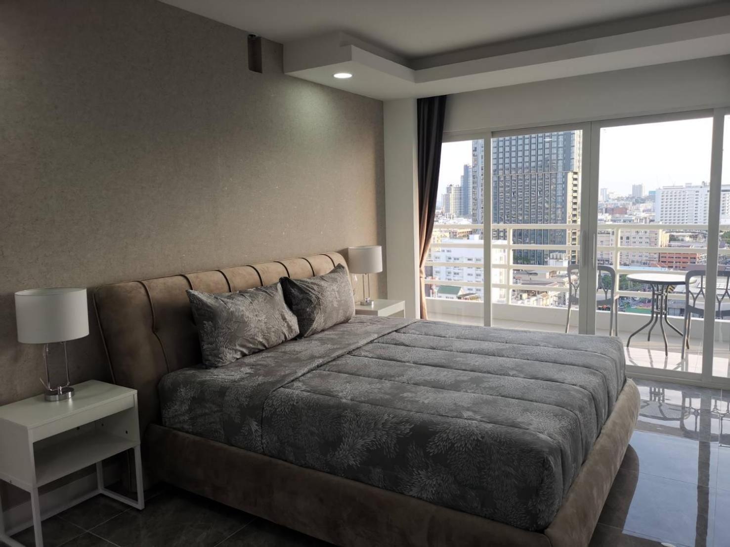 View Talay6 By Blue Ocean Suite Pattaya Exteriör bild