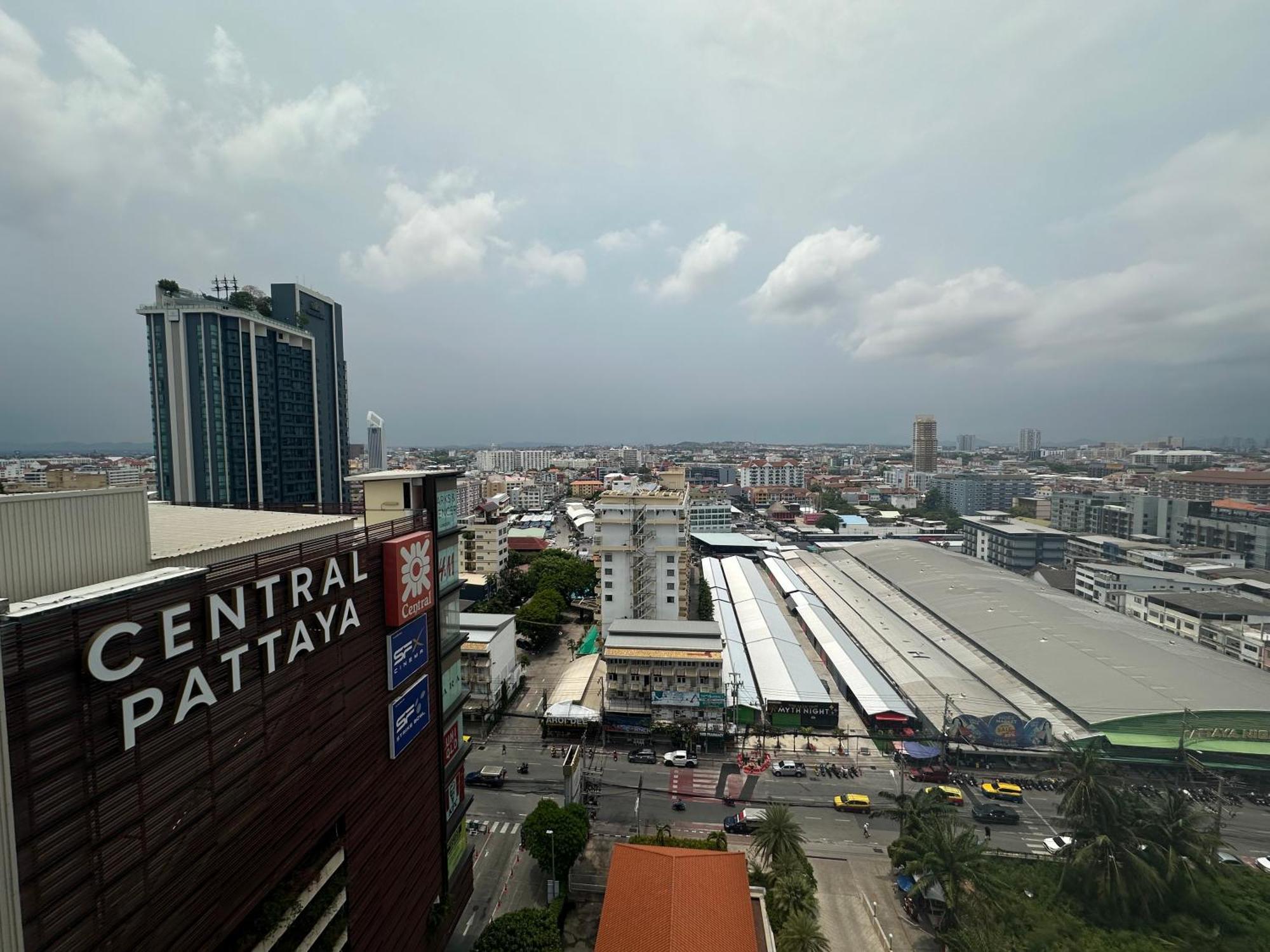 View Talay6 By Blue Ocean Suite Pattaya Exteriör bild