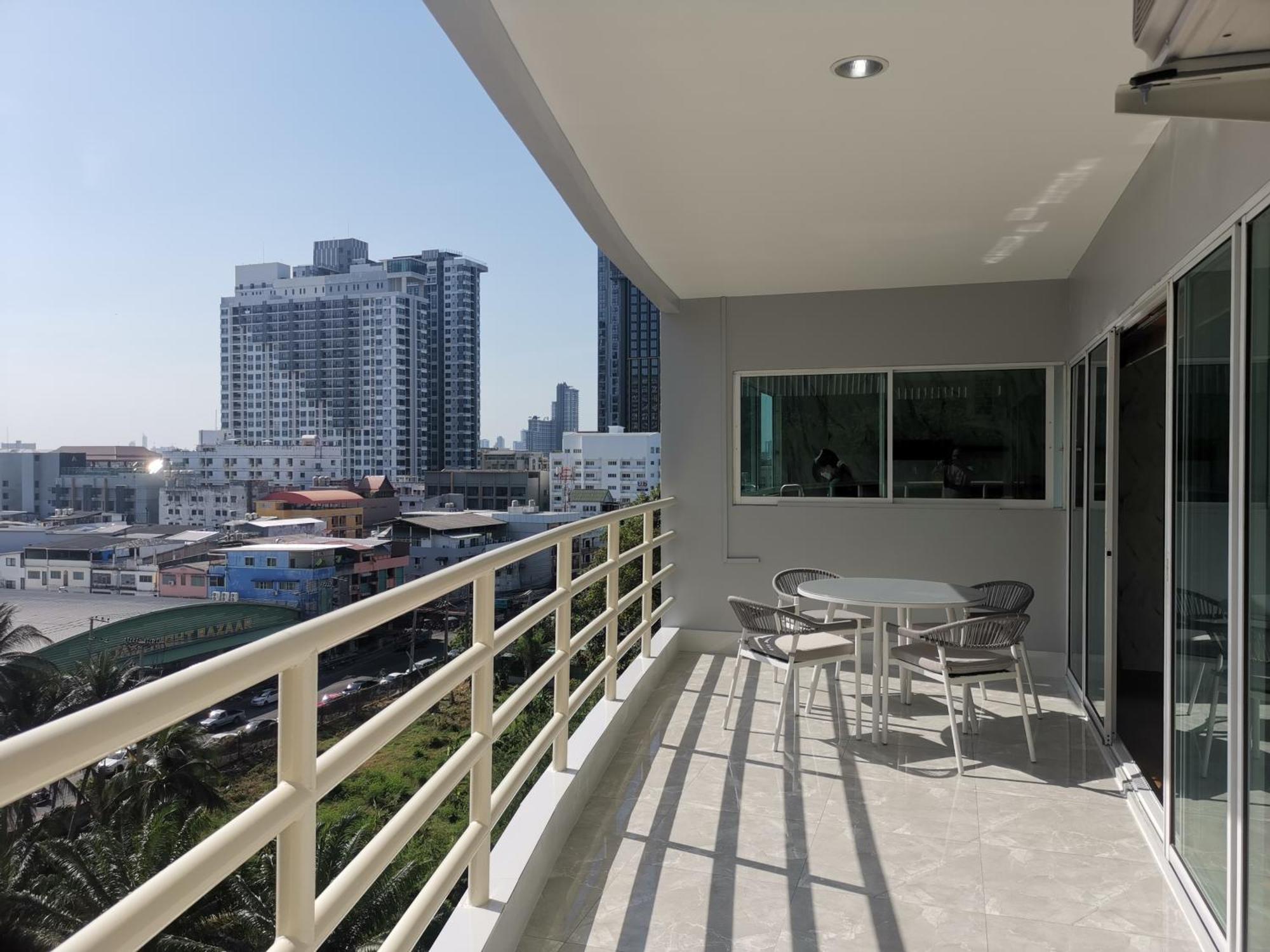 View Talay6 By Blue Ocean Suite Pattaya Rum bild