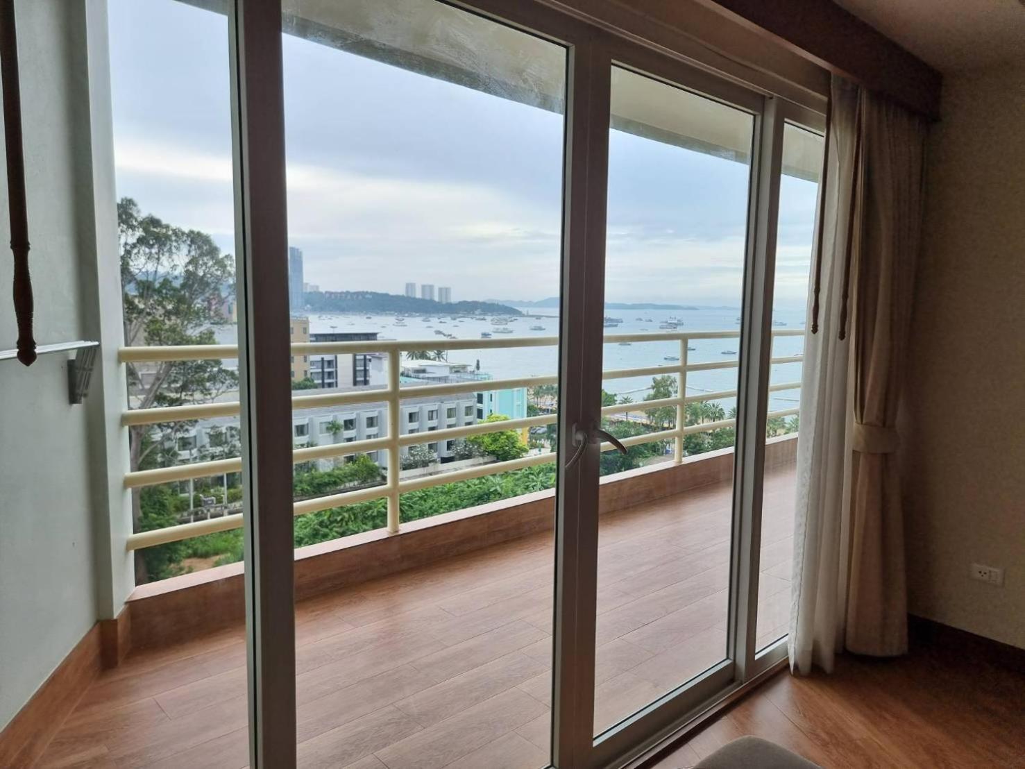 View Talay6 By Blue Ocean Suite Pattaya Rum bild