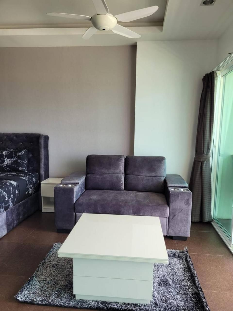 View Talay6 By Blue Ocean Suite Pattaya Exteriör bild