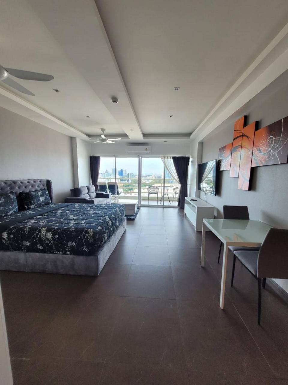 View Talay6 By Blue Ocean Suite Pattaya Exteriör bild