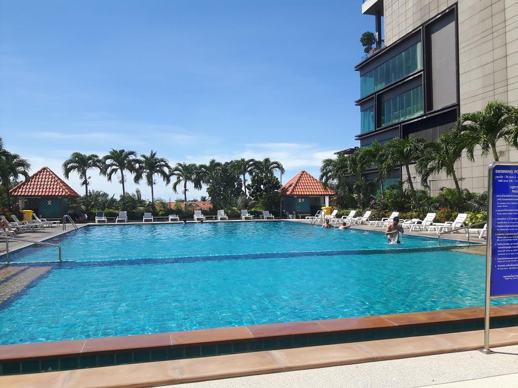 View Talay6 By Blue Ocean Suite Pattaya Exteriör bild